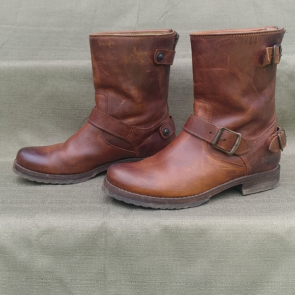 Frye Veronica Back Zip w/ Buckles - Picture 2 of 8